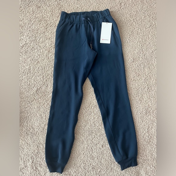 LuLuLemon - On the fly Jogger Woven - Picture 1 of 3